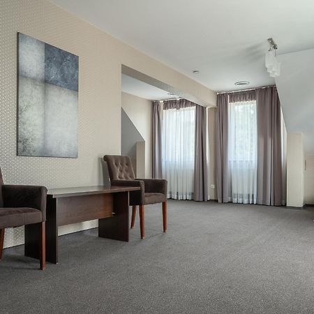 Hotel Cztery Pory Roku Głogów Małopolski Eksteriør bilde
