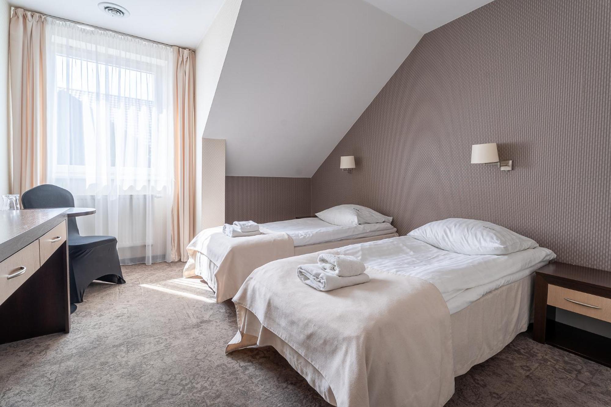 Hotel Cztery Pory Roku Głogów Małopolski Eksteriør bilde