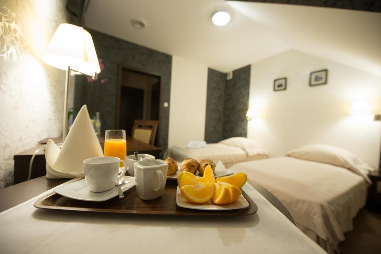Hotel Cztery Pory Roku Głogów Małopolski Eksteriør bilde